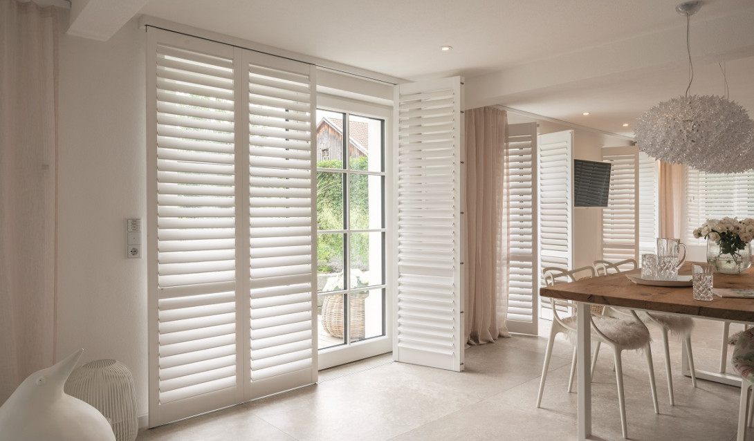 Witte shutters eettafel