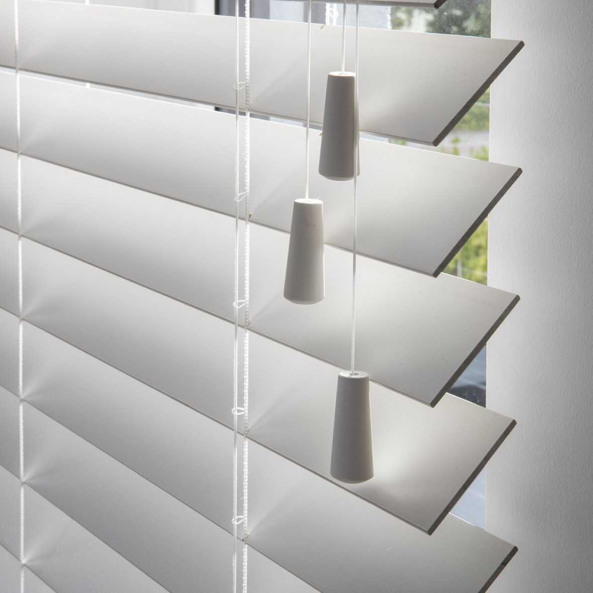 Close-up blinds wit Langen