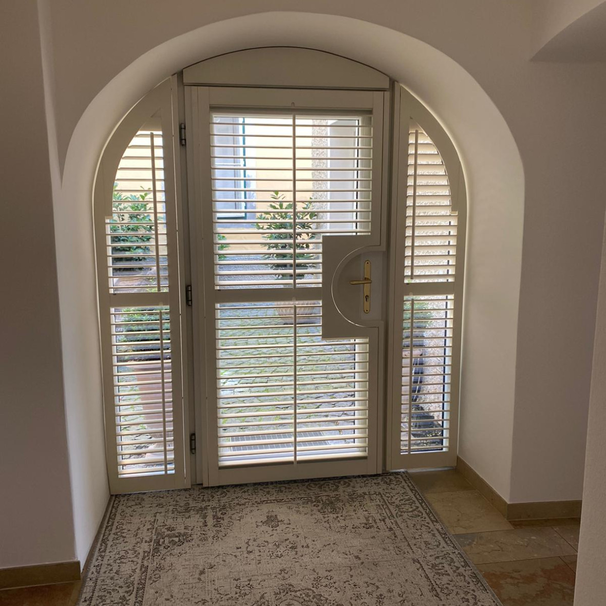 Shutters voordeur speciale vorm