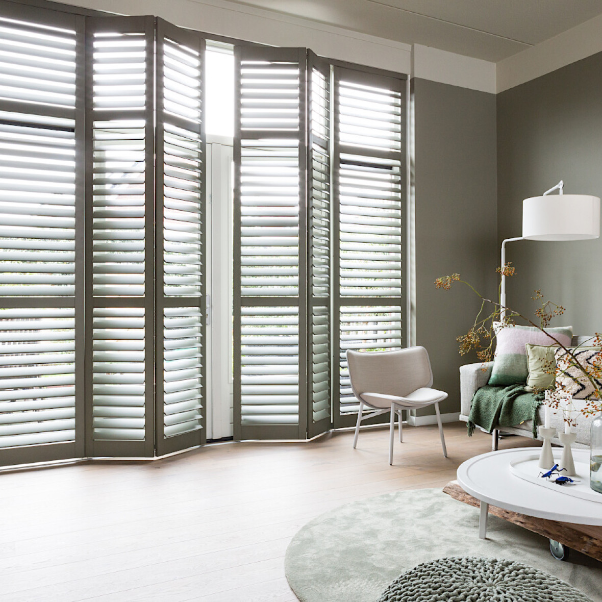 shutters silentview moss grey woonkamer openslaande deuren vtwonen blog impressie